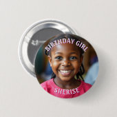 Verjaardagsmeisje gepersonaliseerde foto en naam ronde button 5,7 cm (Voorkant /achterkant)