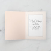 Verjaardagsmeisje met een konijn kaart (Binnen)