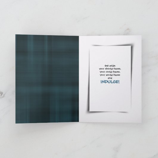 Verjaardagsmelk en koekje op plaid kaart (Binnen)