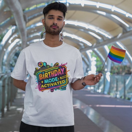 Verjaardagsmodus geactiveerd Graffiti-T-shirt T-shirt