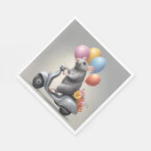 Verjaardagsmuis op een scooter servet (Hoek)