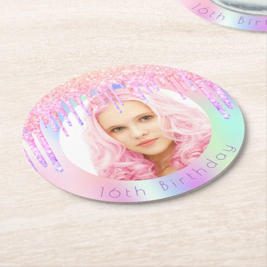 Verjaardagsregenboog glinsterende druppels op maat ronde kartonnen onderzetter (Gebogen)