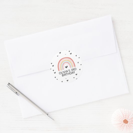 Verjaardagsstickers met regenboog en harten ronde sticker (Envelop)