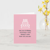 Verjaardagstaart maakt niet uit hoe oud je bent kaart (Gele Bloem)