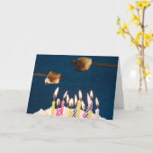 Verjaardagstaart met marshmallow geroosterd kaart (Gele Bloem)