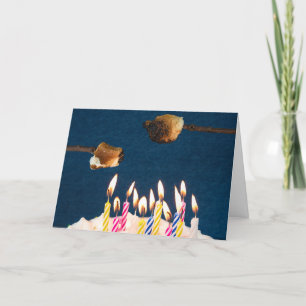 Verjaardagstaart met marshmallow geroosterd kaart