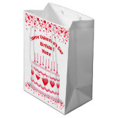 Verjaardagstaart op Valentijnsdag Aanpasbare Kaars Medium Cadeauzakje (Achterkant Gekanteld)