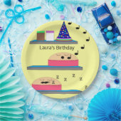 Verjaardagstaarten wachten om te worden bevroren papieren bordje (Feest)