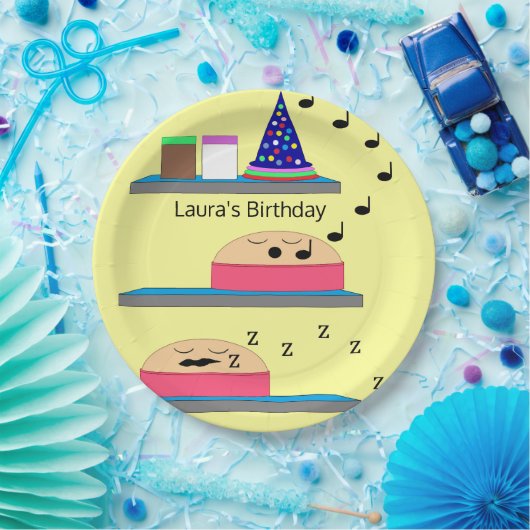 Verjaardagstaarten wachten om te worden bevroren papieren bordje (Feest)