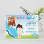 Verjaardagsuitnodiging Jongen Zwembadfeest met Wat Kaart (Staand voorkant)