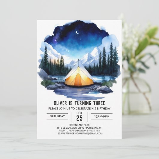 Verjaardagsuitnodiging Kampvuur & Dennenbomen Kaart (Staand voorkant)