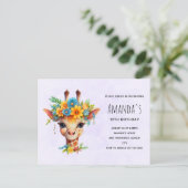 Verjaardagsuitnodiging met grappige giraff met blo briefkaart (Staand voorkant)