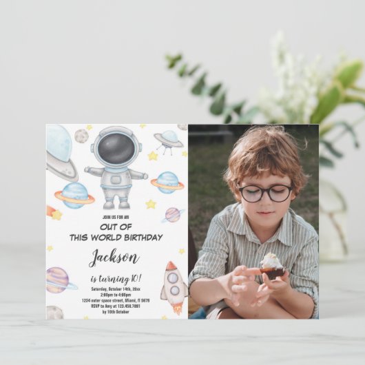 Verjaardagsuitnodiging 'Out of This World' met fot Kaart (Staand voorkant)