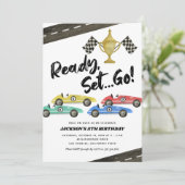 Verjaardagsuitnodiging raceauto voor kinderen van  kaart (Staand voorkant)