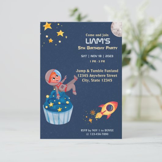 Verjaardagsuitnodiging van het Astronaut Outer Spa Kaart (Staand voorkant)