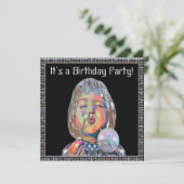 Verjaardagsuitnodiging vieren kaart (Staand voorkant)