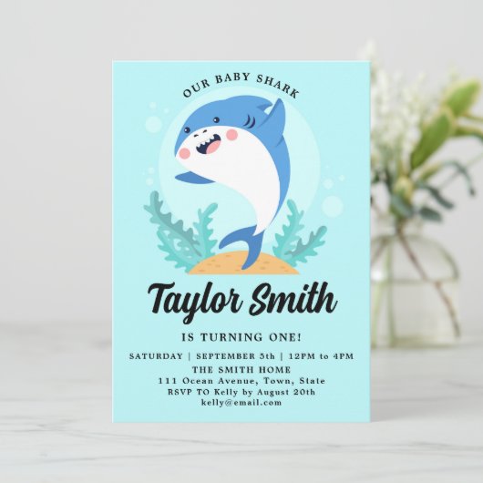 Verjaardagsuitnodiging voor Cute Baby Shark-feestj Kaart (Staand voorkant)
