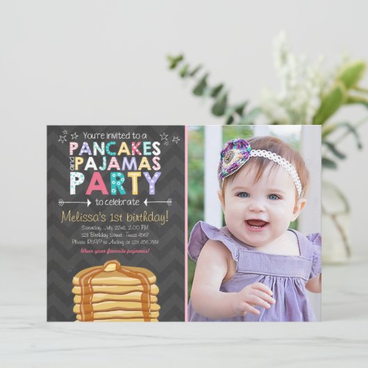 verjaardagsuitnodiging voor gebak en pyjama kaart (Staand voorkant)