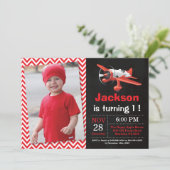 Verjaardagsuitnodiging voor het vliegtuig. Verjaar Kaart (Staand voorkant)