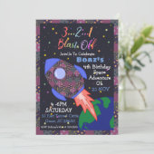 Verjaardagsuitnodiging voor jongen in de ruimte kaart (Staand voorkant)