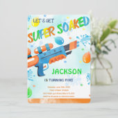 Verjaardagsuitnodigingen met waterpistool voor jon kaart (Staand voorkant)