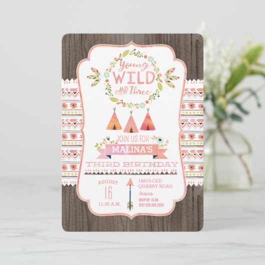 Verjaardagsuitnodigingen voor jonge, wilde en drie kaart (Staand voorkant)