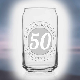 Verjaardagsviering met naam, leeftijd en verjaarda blikvorm glas