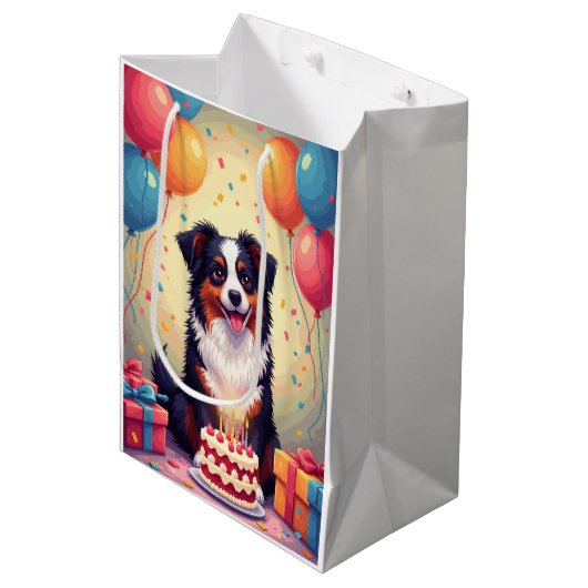 Verjaardagsviering van een Australische Shepherd Medium Cadeauzakje (Voorkant Gekanteld)
