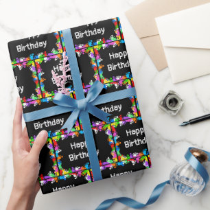Verjaardagsvoetafdrukken op zwart cadeaupapier