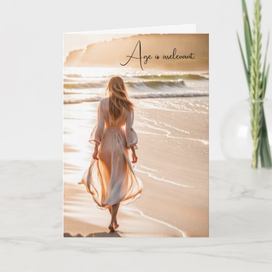 Verjaardagsvrouw op het strand kaart (Voorkant)