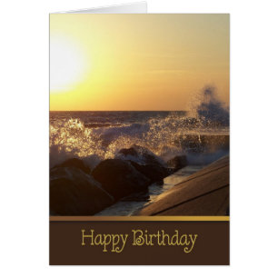 verjaardagszonsondergang over strandrotsen