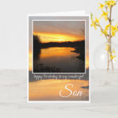 Verjaardagszoon, Dark Oranje Sunrise Reflection. Kaart (Gele Bloem)