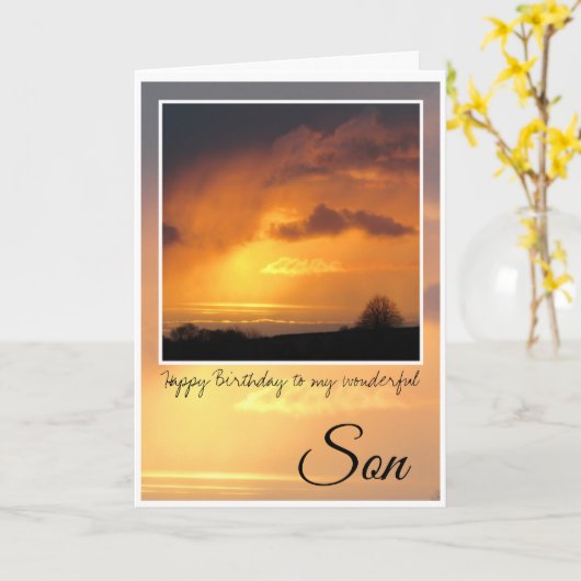 Verjaardagszoon, felle zon achter Stormen wolken Kaart (Gele Bloem)