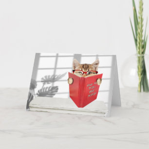 Verjaardkat met bril en rood boek kaart