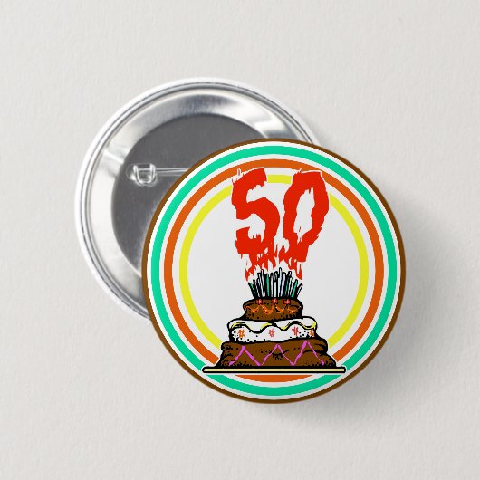 Verjaarskook in brand met 50 kaarsen ronde button 5,7 cm (Voorkant /achterkant)