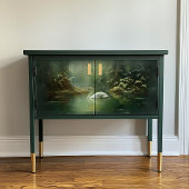 Verjonging twee zwaan in het water ontkoppelingspa inpakpapier vel