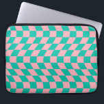 Verkeerde Controle Retro Checkerboard Roze Groen P Laptop Sleeve<br><div class="desc">Koel de gevlekte controleurs in pastelgroene en pastelroze kleur. Een mooi retro psychedelisch ontwerp dat je naar het wonderland brengt. Verdraaid,  golvend,  gevarieerd schaakbord,  gevarieerd cheques,  gevarieerd,  geschikt voor studentenprepy Hoesje voor laptophoes.</div>