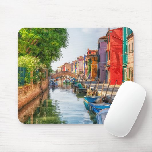 Verken de levendige charme van Burano Muismat (Met muis)