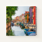 Verken de levendige charme van Burano Notitieboek (Achterkant)