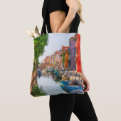 Verken de levendige charme van Burano Tote Bag (Dichtbij)