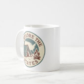 Verken de Retro Camping Design van de Staten Koffiemok (Voorkant links)
