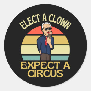 Verkies een clown Verwacht een Circus Joe Biden ui Ronde Sticker