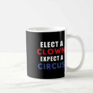 Verkies een clown Verwacht een circusontwerp anti  Koffiemok