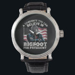 Verkiezing 2024 Grappige stemming Sasquatch USA Horloge<br><div class="desc">Verkiezing 2024 Grappige stemming Sasquatch USA</div>