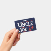 Verkiezing 2024 - Oom Joe I Badge (Handheld)