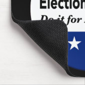 Verkiezingswerkers doen het voor de democratie muismat (Hoek)