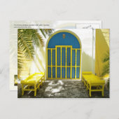 Verkleurde blauwe deur met gele banken briefkaart (Voorkant / Achterkant)