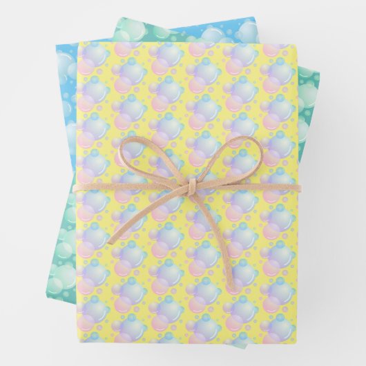 Verkleurde zeepbelletjes die papieren bladen inpak inpakpapier vel (In situ)