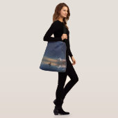 Verkopen naar de wolken crossbody tas (Op model)