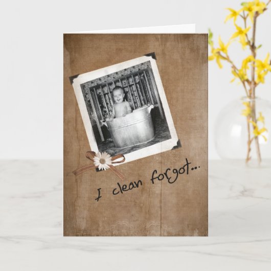 Verlate Birthda-baby in oude wastafel Kaart (Gele Bloem)